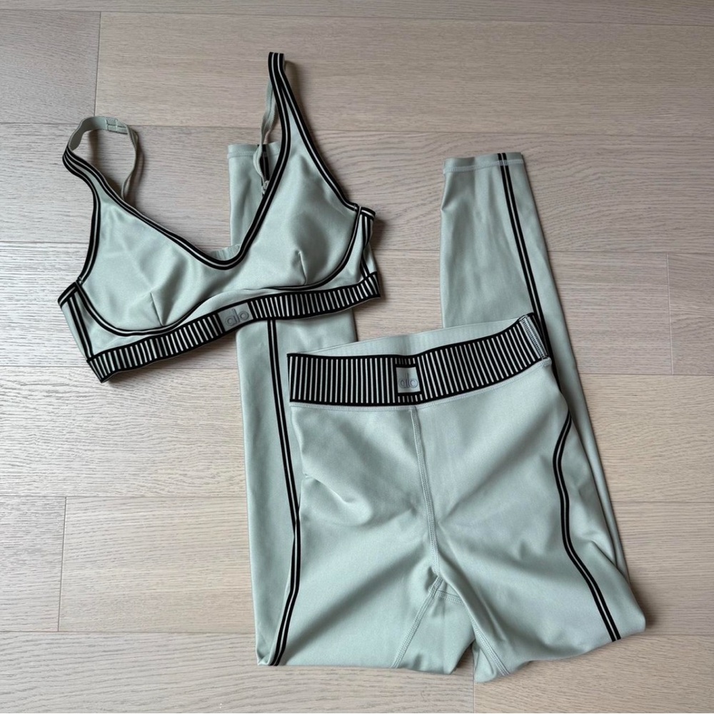 Alo yoga mint airline lift set